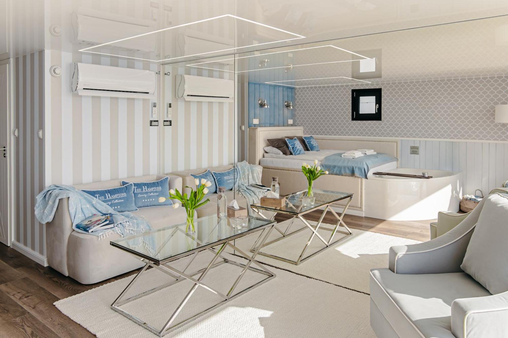 Grand Ht Houseboats - Domki Na Wodzie - Sauna, Jacuzzi, Kominek Mielno  Ruang foto