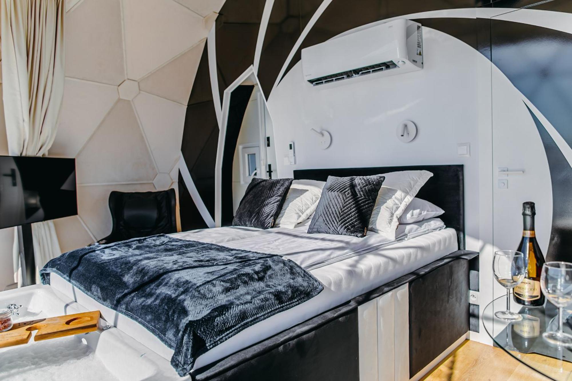 Grand Ht Houseboats - Domki Na Wodzie - Sauna, Jacuzzi, Kominek Mielno  Ruang foto