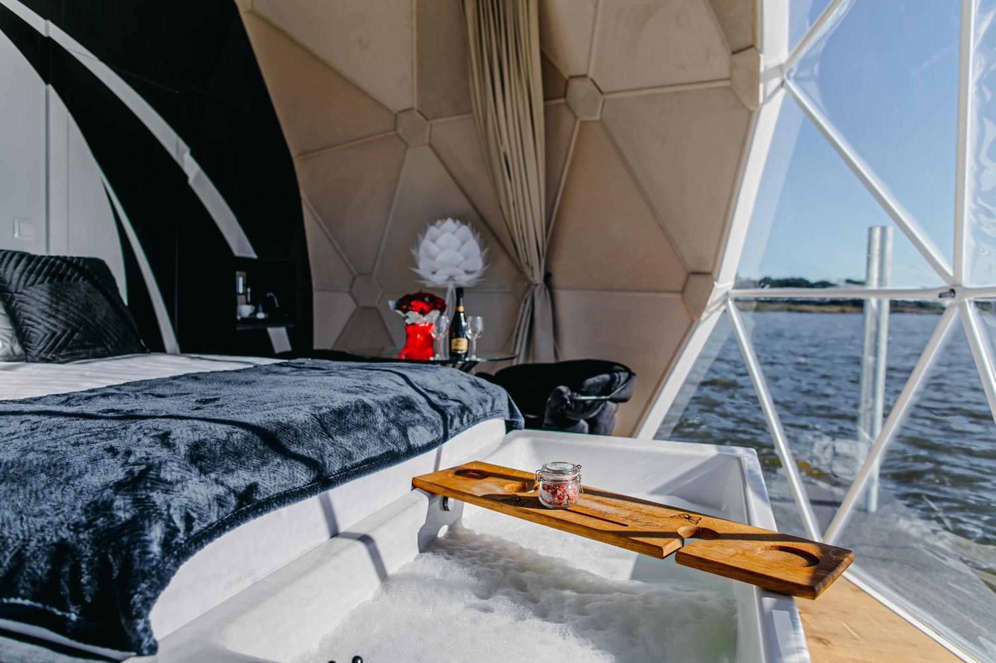 Grand Ht Houseboats - Domki Na Wodzie - Sauna, Jacuzzi, Kominek Mielno  Ruang foto