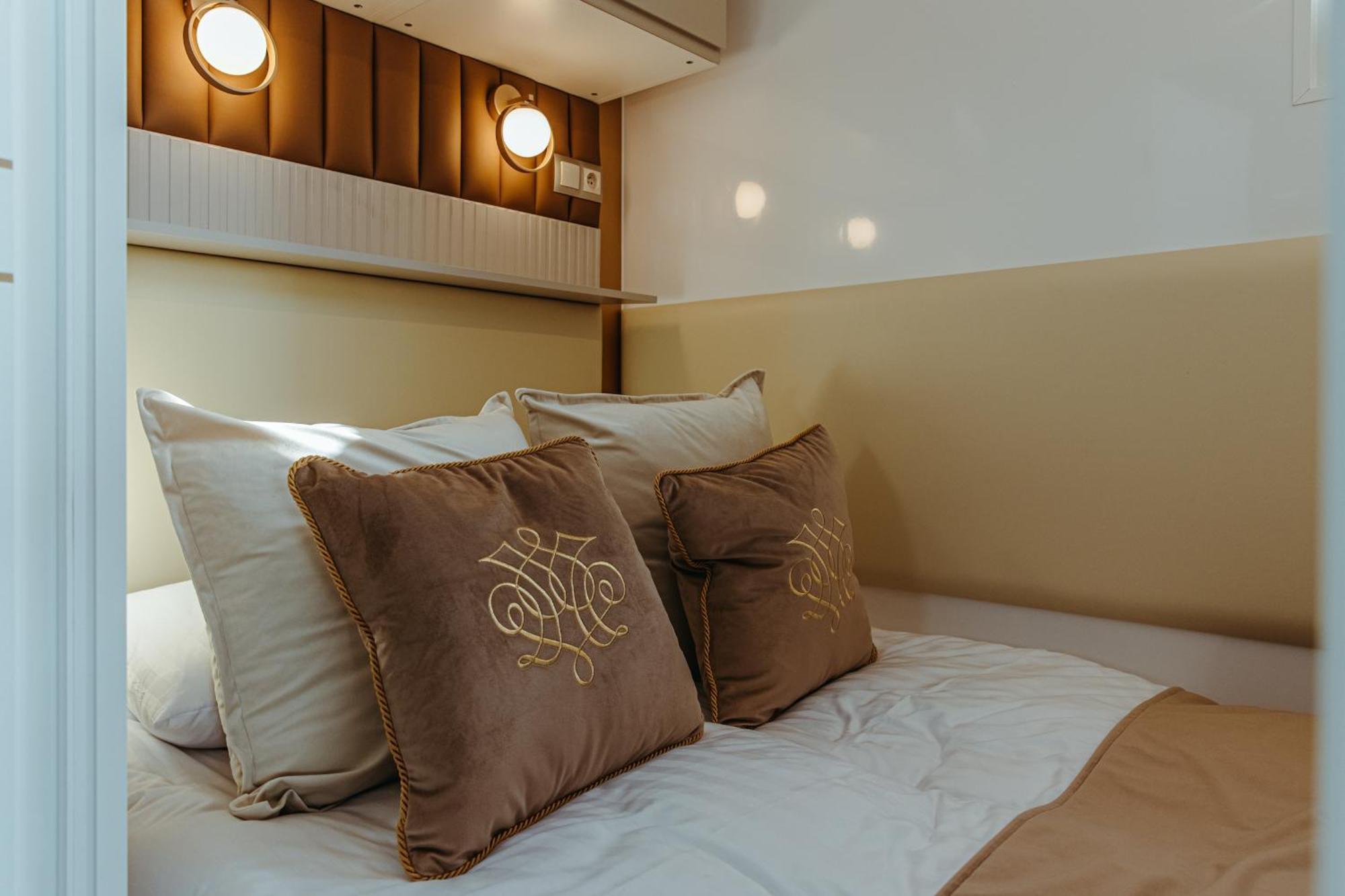 Grand Ht Houseboats - Domki Na Wodzie - Sauna, Jacuzzi, Kominek Mielno  Ruang foto