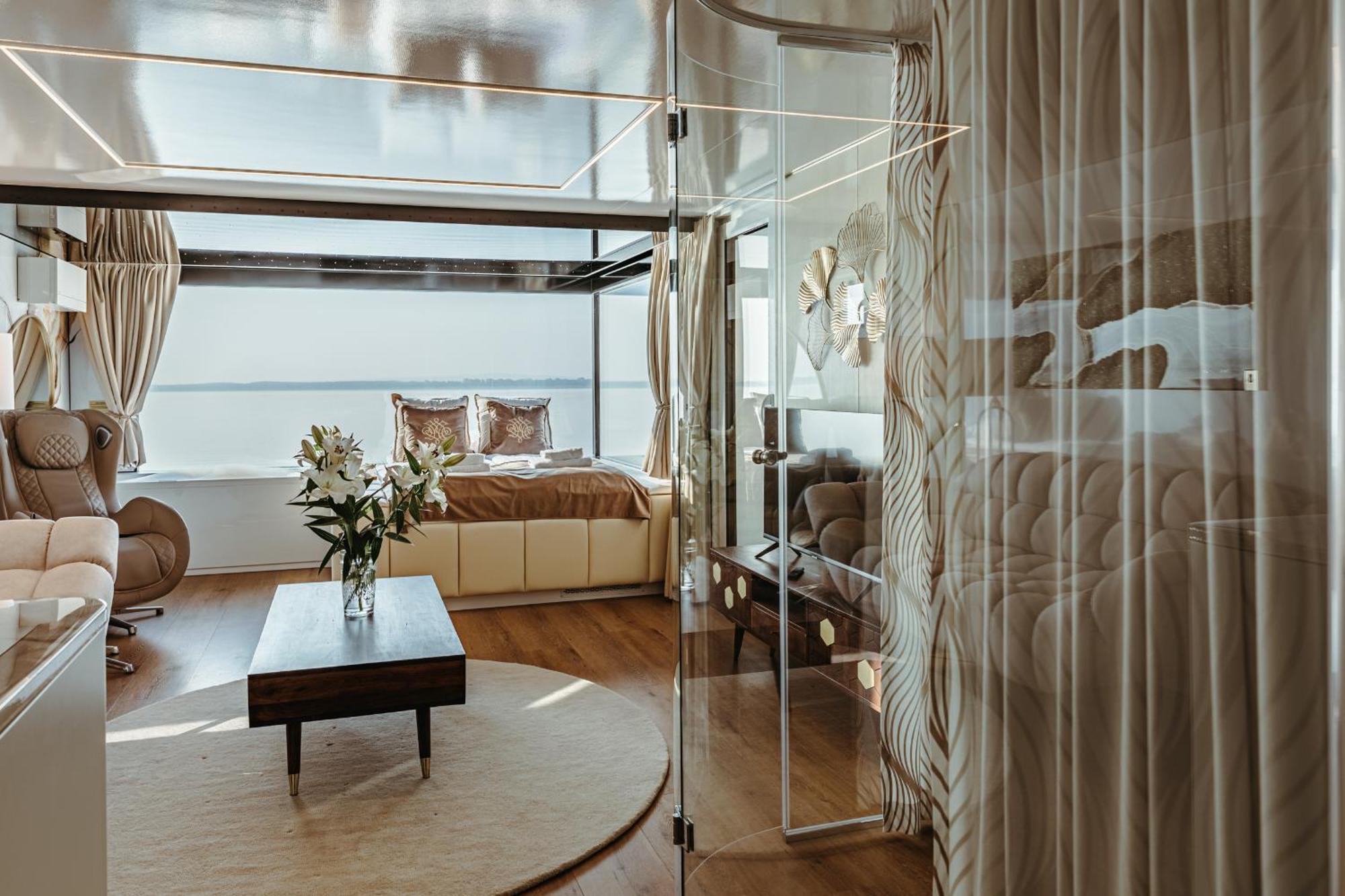 Grand Ht Houseboats - Domki Na Wodzie - Sauna, Jacuzzi, Kominek Mielno  Ruang foto