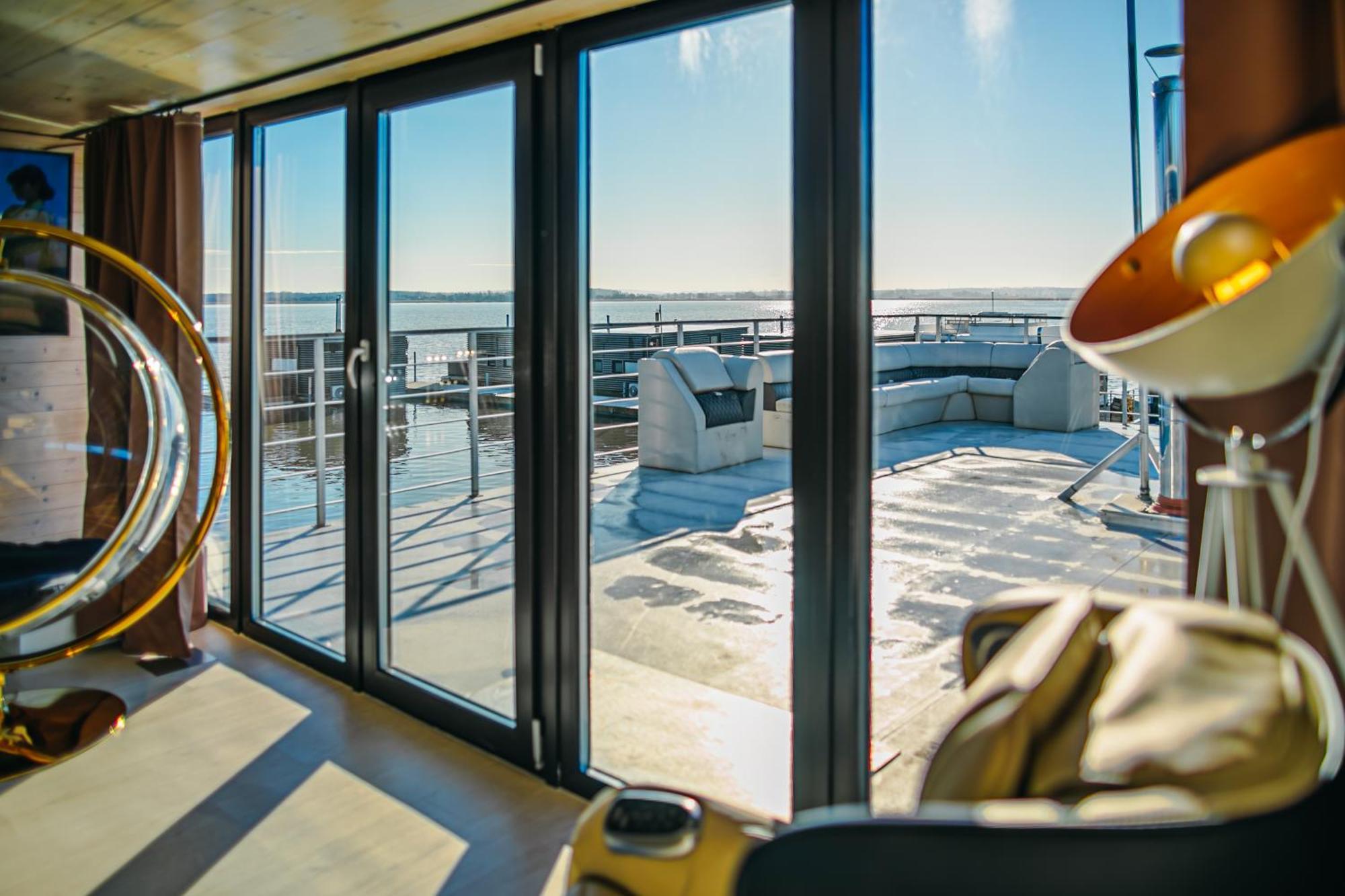 Grand Ht Houseboats - Domki Na Wodzie - Sauna, Jacuzzi, Kominek Mielno  Ruang foto